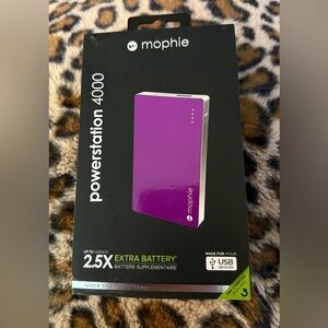 Mophie Powerstation 4000 Black and Purple Charger new in package never used